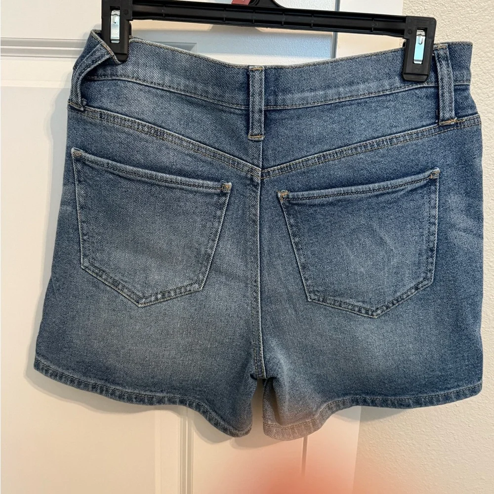 Sonoma, Distressed Denim Women Shorts, stress, size 28, New without tag. - Picture 2 of 3